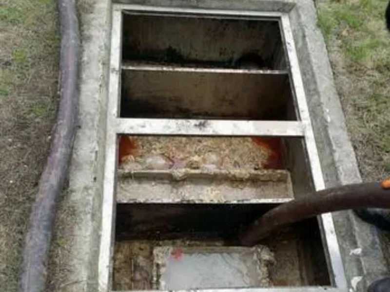 黄龙隔油池清理