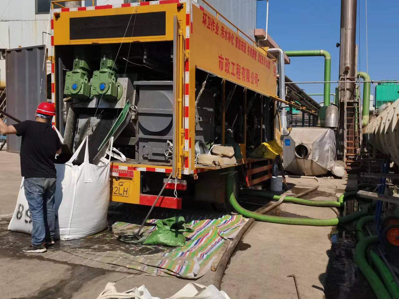 黄龙淤泥压干处理